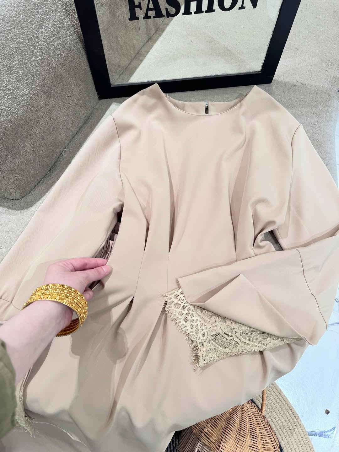 سوت مخصر بتصميم ردن دانتيل كوالتي عالي جدا 🔥
متوفر ب 5 الوان ✨
طول القميص 75cm 
 بنطرون كيلوت طول 110
قياسات 38-46
قطع محدوده 🔥
#اكسبلور_explore #اكسبلور_فولو #اكسبلورر #اكسبلور_العراق_السعوديه_الاردن_ايران_الكويت_طق_لايكات_كومنت_يلاا💙 #اكسبلور_ضيفونا


**إذا كنت صاحب هذا الإعلان وتريد حذفه لأي سبب، رجاءا أرسل رسالة إلى الدعم الفني**