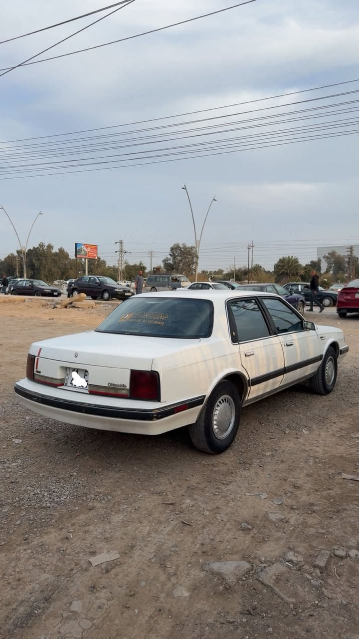 اولدز موديل 1990 سياره كله 
جاهزه مكينه ابلادي 3100 بلادي 
رقم بغداد سنويته 30 ارقام دولي 
بغداد بسمي السياره تبريت تفه كهربيات دشبول لايت عالي ناصي جام سمعات أربعه كله شغال سياره مكفوله كفاله عامه من ضربه ومعجون وخياس سياره داخل وخارج جديد سياره مال جناي متعوب عليه معنه كلام بيع أو مراوس حسب القناعه سعر 50) ***********
