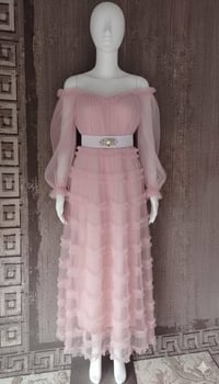 ملابس • يجار