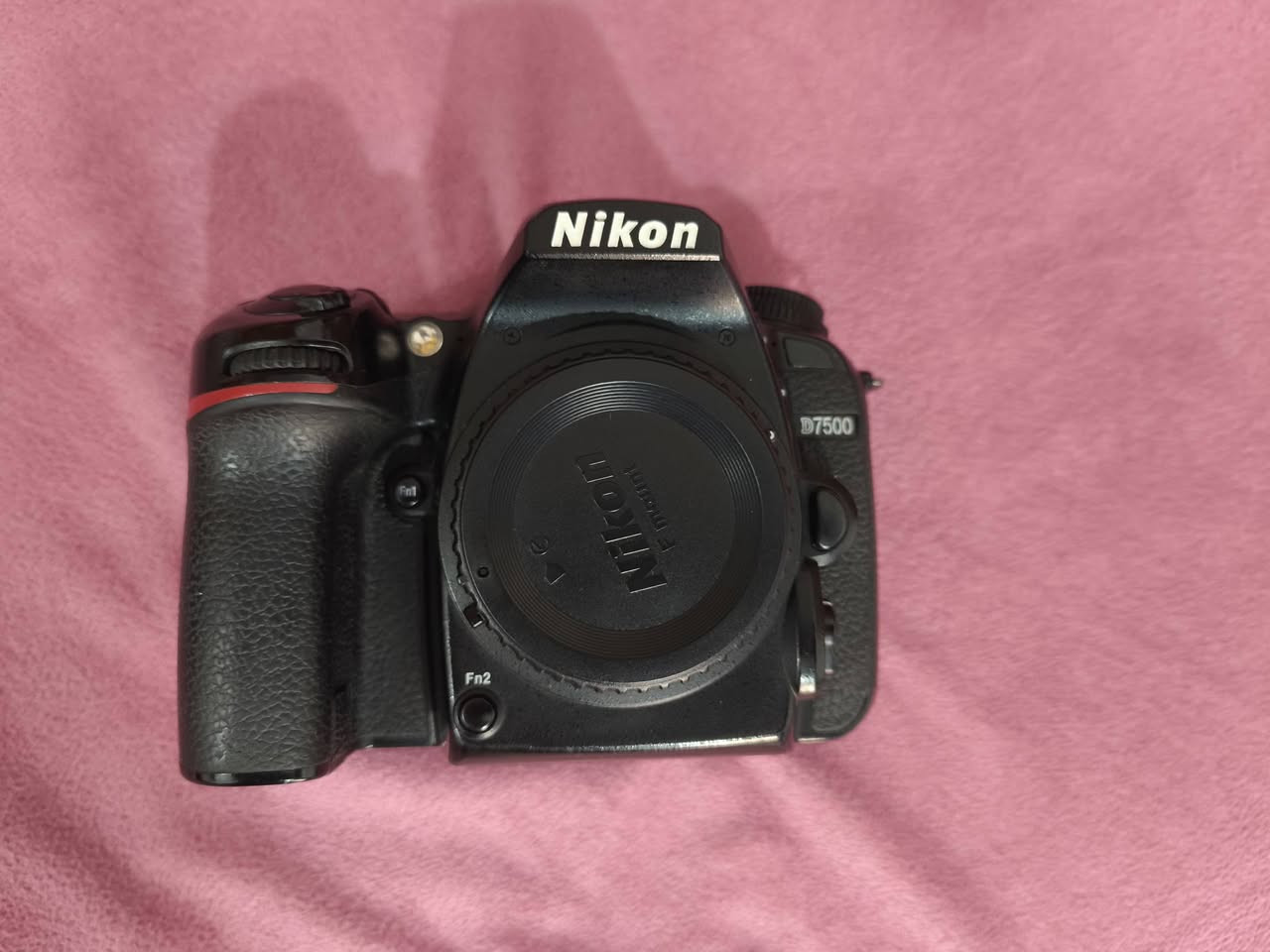 للبيع كامره نيكون D7500  مع كامل ملحقاته
كامره كلش نضيف نسبة النضافه ٩٩٪ 
السعر مليون 
العنوان ديالى ناحية السعديه الجبل ***********

