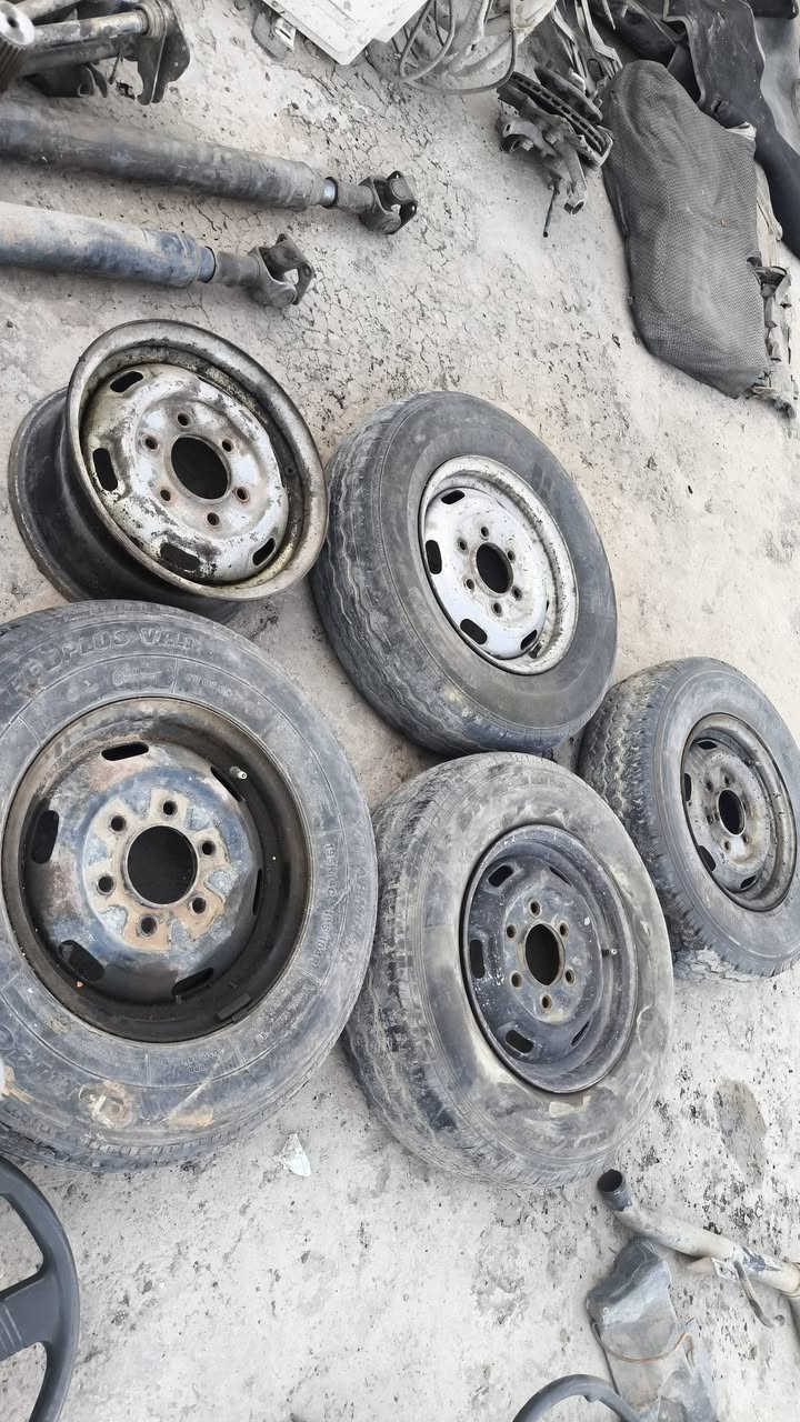 سلام عليكم غراض للبيع طابكسن لواحد كامل سعره 25 ويل فقط لواحد 10 جامه 10 لقود لواحد 15 حواجب ويه سكن سعره زوج 15   دركه لوحده 10 مكاني بغداد بالدوره اتصل على الرقم ‏‪***********‬‏
