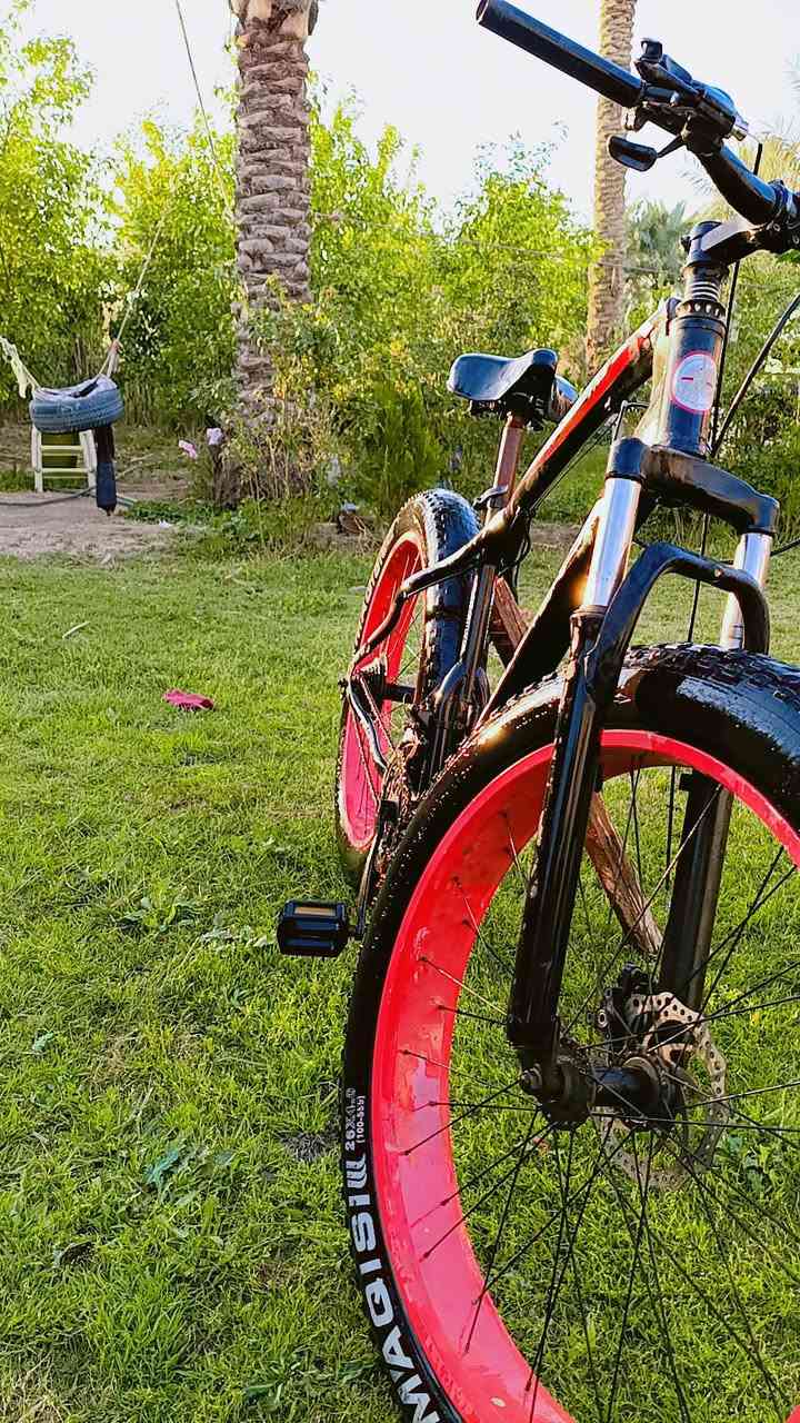سلام عليكم بايسكل Fat Tire Bikeللبيع السعر 100وبي مجال تواصل على هذا الرقم بي واتساب ***********
