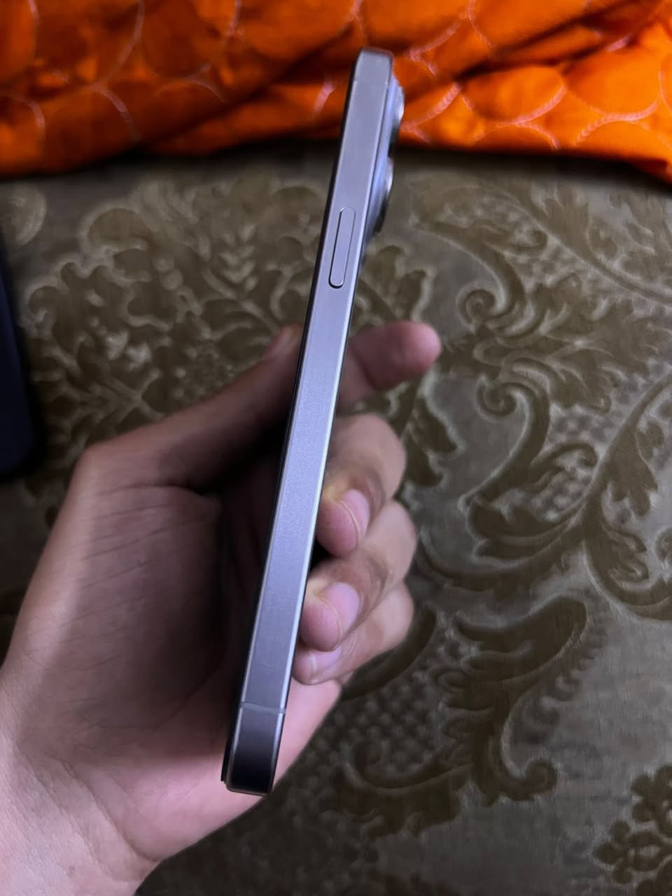 آيفون 15 برو ماكس
ذاكره 256 
بطاريه 86 
مبدل شاشه اصليه 
أريده ب700 
مكاني المنصور 
***********
