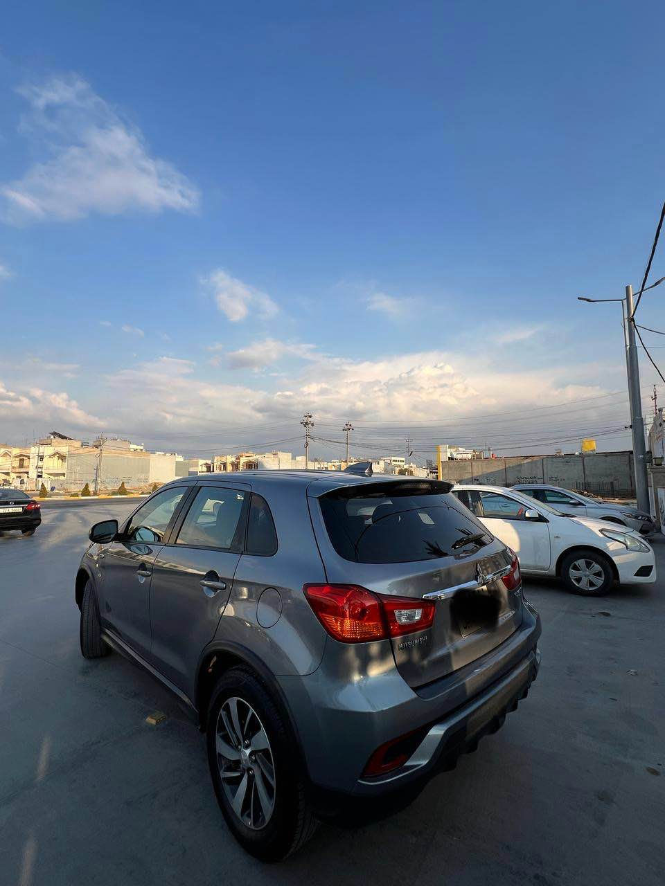 Outlander sport 2019 
سەیارەکی جائیزوو بئ مەسروفە رەقەموو سەنەوی هەزەی نوئیە
بئ نەقوستانیە بە کلین داخیل بووە لئرە لەکنە خۆمان صەفحەی لای سەکنی بویتە بۆیاغ تۆزەک ناو دەرکەی گرتیە زۆر کەمە ئیرباگ یەک شانی تەقیە کەمەک تەزرەشی هەیە
سعر ١١٧ 
*********** أربيل, العراق
