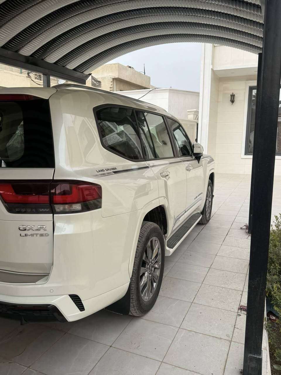 السلام عليكم لاندكروز موديل 2024 لمتت اصليه شركه ساز ماشيه 6الف حقيقي مواصفات الساز معروفه السياره كفاله عامه من الشخط والرصعه زيرو كفاله كفاله من كلشي الساره بعده بل ضمان اول تبديله دهن تتبدل بل عافيه علياخذه رقم مميز سعره 730 الستفسار اتصل ***********
