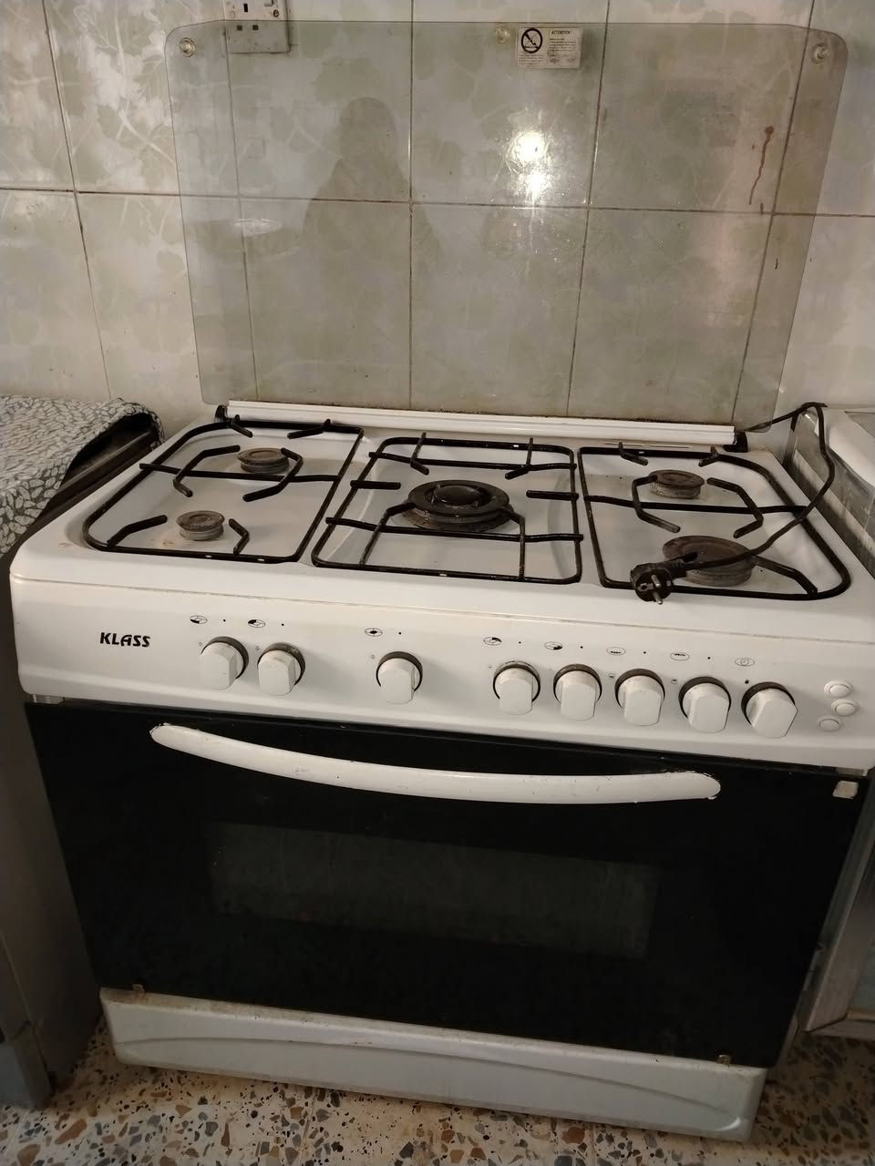 #مكلف بالنشر (كل الاسعار بيهة مجال اتصل) 
السلام عليكم للبيع 
الكاونتر خمس قطع  ٤٥٠ الف
اوفن ٤٠ الف 
 الثلاجة بيظة صغيرة ١٤٥ الف 
الثلاجة الطويلة البيظة ٢٠٠ الف
الثلاجة الستيل ٢٠٠ الف 
براد ٤٠ الف
الطباخ الابيض خمس عيون   ٢٠٠الف 
الطباخ ستيل خمس عيون  ١٥٠ الف 
طباخ اربع عيون ١٢٥ الف 
صوبة الغازية ٣٥ الف
للاستفسار الاتصال *********** ام زياد
