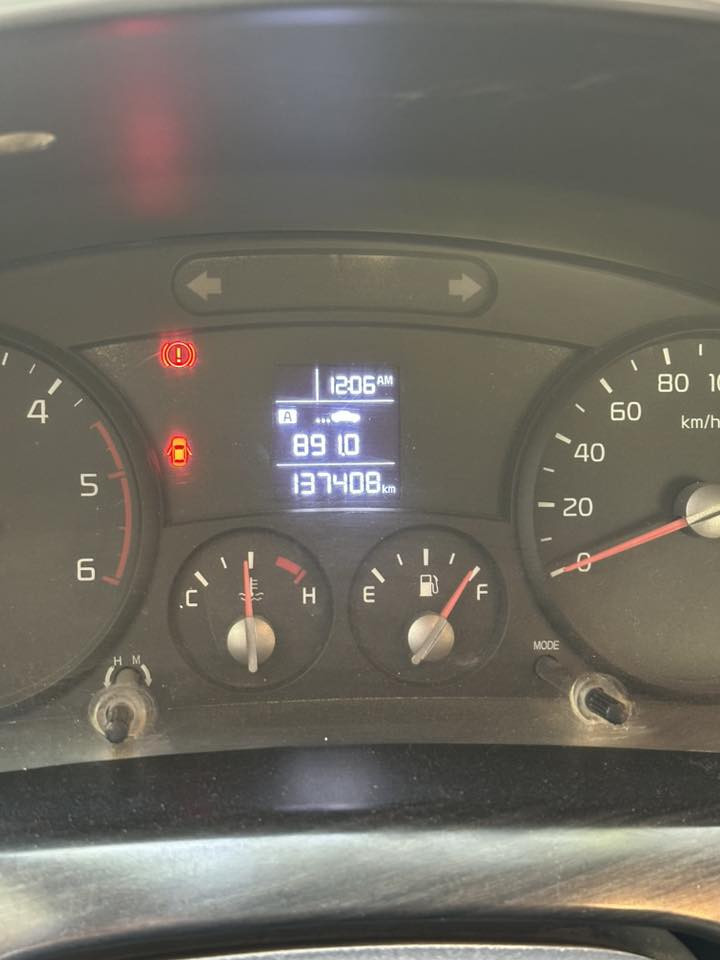 السلام عليكم للبيع كيا حمل بنكو موديل 2018                    رقم بابل سياره جاهزه سنويه لل 2028 جاهزه مال جناي 
محرك مكفول من تنقيص وتجفيت 
كير مكفول من الفتح والتصليح 
كشر مكفول من ضربه وصبغ وتعديل بارد 
تخم تاير جديد 
منظومه تبريد جديده 
غرفه مسكر مشدوده جديده 
ماشيه 137،500 كيلو متر حقيقي 
ملاحضه ..!!!
( بيه تكحيل بلبدي والدعاميه الاماميه بيه تكحيل وفطر والكشاف عاطل وبيه كم رصعه غير هذني السياره مكفوله) 
السعر 130 ورقه وبيه مجال قليل السوك أشكال بي سيارات بس كلشي بنظافته والسياره متعوب عليه هواي اني جانيه صارله 7 سنوات لفيتر ما طاب والحمدلله 
فيس ماسنجر ما موجود تحب اتصل عله الرقم 
*********** 
*********** واتساب متوفر 
إذا مايعجبك السعر اعبر المنشور ..
العنوان بابل الحله مركز المدينه
