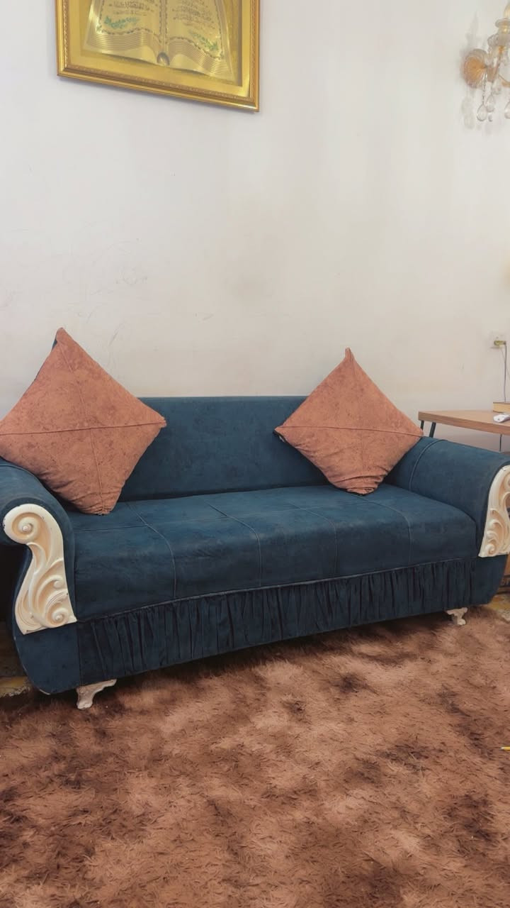 تخم نظيف ٨مقاعد ويا مفرش هديه بسعر ٣٥٠ *********** مكاني بغداد
