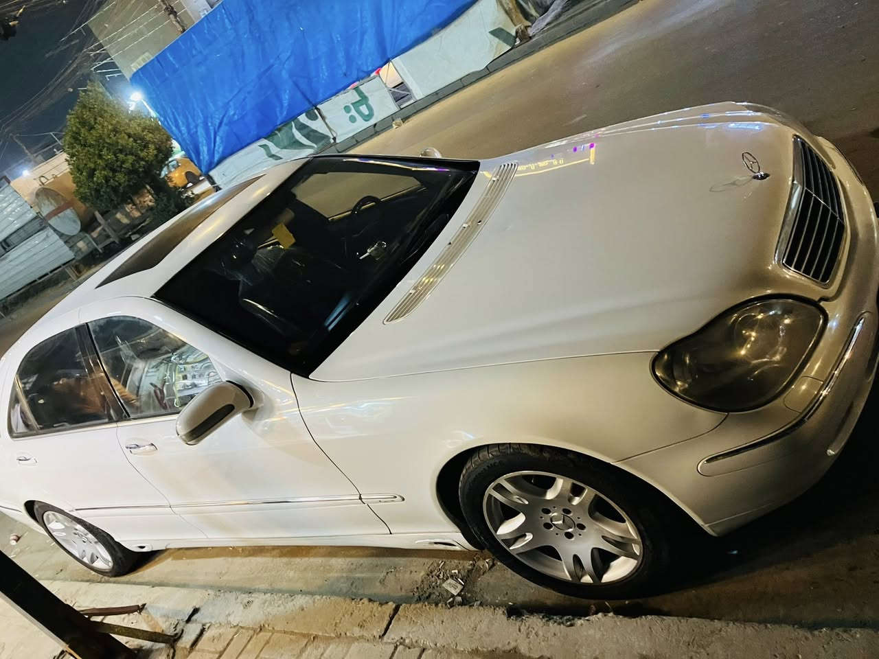 السلام عليكم ورحمة الله وبركاته s500
موديل 2003 
رقم سليمانيه شرط التحويل
مكانه بغداد مدينة الصدر 
كير +مكينه كفالة ادامه صارله يومين كامله 
كشنات غرفه. 100/100
صبغ جاملغ  فقط هلال 
مكفوله  من الحادث 
 ماشيه 70 الف 
حساس امامي خلفي 
محور دبلات درجة اولى
باب طويل
كشنات 4جلد+ تدفئة+تبريد+ كهرباء 
بيبان شفط
مثبت سرعه 
برده كهربائية 
4 بصمات
شاشه كار بلي + كاميرا 
سعره. 130 ومجال بسيط 
فول 1*1
 اتصال ***********
