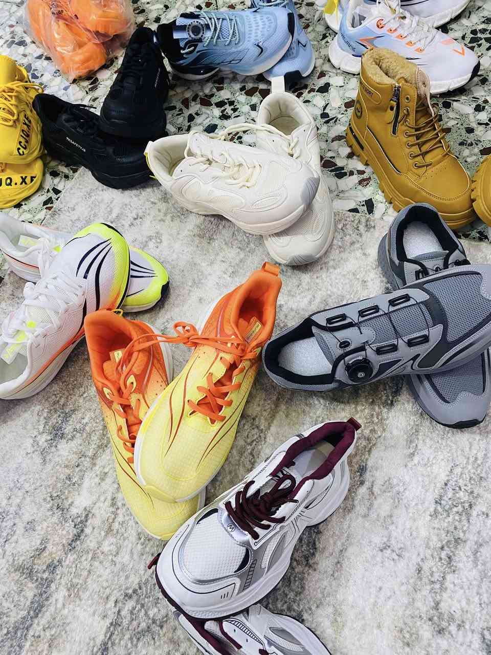 السلام عليكم ورحمة الله وبركاتة من رخصة الادمن 
 ♥️أحذية امزون مختلف القياسات تناسب جميع الأذواق وباسعار جداً🔥🔥🔥 مناسبة وكما موضح بالصور للتواصل على الماسنجر 🥰🥰 اهلاً وسهلاً بكم


**إذا كنت صاحب هذا الإعلان وتريد حذفه لأي سبب، رجاءا أرسل رسالة إلى الدعم الفني**