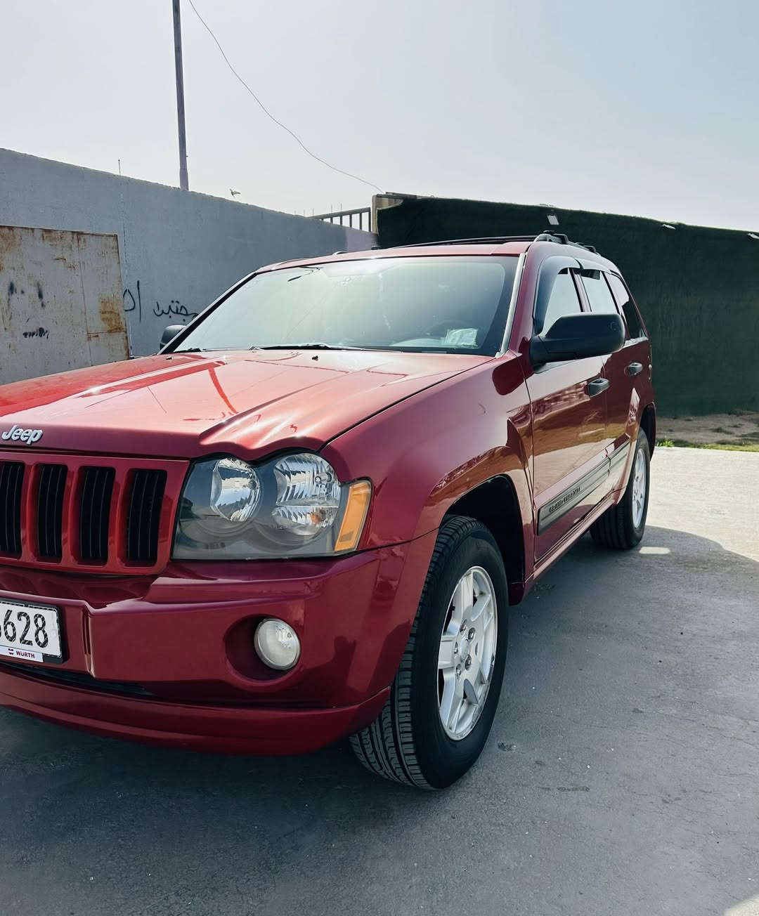 جيب لاريدو  
موديل 2010 
السيارة وارد امريكي  داخله كلين يعني مكفولة 
السيارة ماشية 130 
السيارة فقط البنيد مرشوش كلير اثر جراد 
مكينه 6 سلندر 
 كير ومحرك مكفول 
صدر امام خلفي جديد 
تخم تاير جديد 
تبريد قطعتين 
كهرباء كلشي شغال 
يعني مابيهة جطل 
والسيارة باسمي 
والسيارة خير من الله واحلة من صور 
ومكاني بغداد 
والسعررررر 108 
 بيهة حكة جية  
رقم الهاتف *********** اتصال
