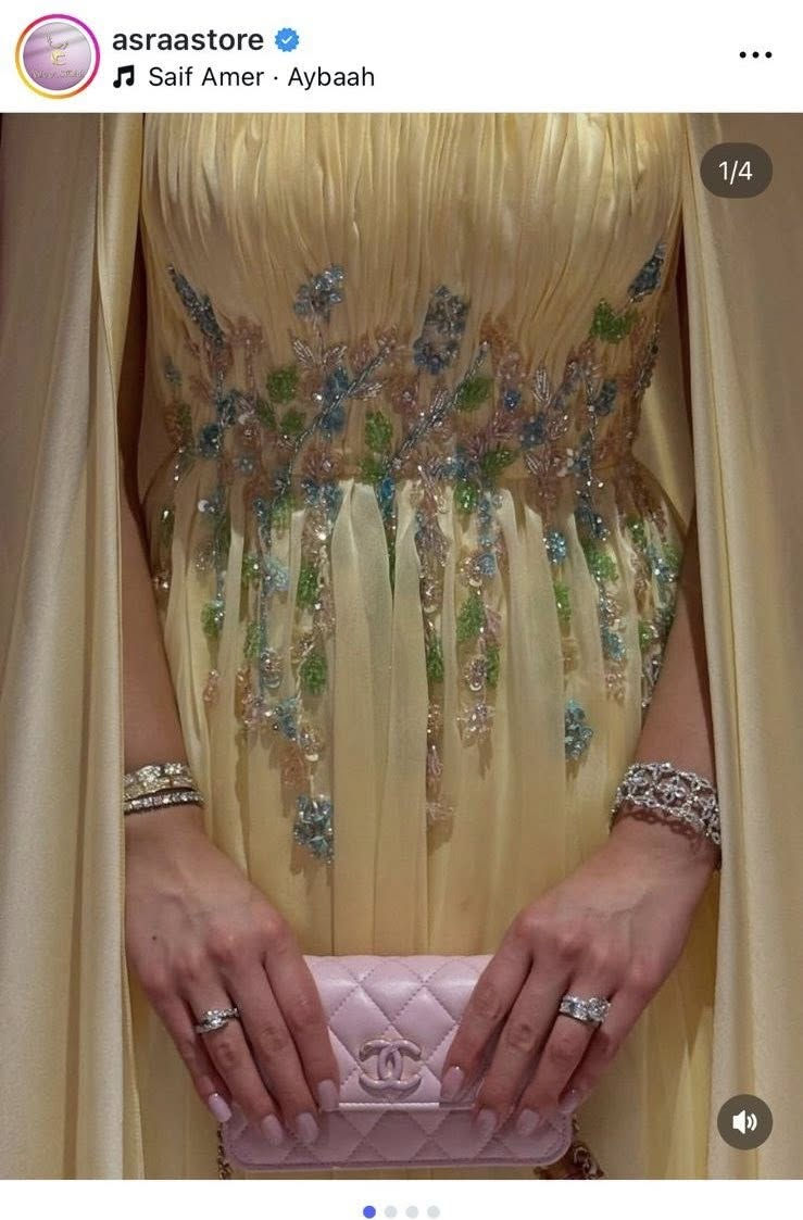 مراحب 
عندي عدة فساتين ملبوسات مرة وحدة قياسهم بين ( 38-40 ) للي تريدهم خاص فدوة


**إذا كنت صاحب هذا الإعلان وتريد حذفه لأي سبب، رجاءا أرسل رسالة إلى الدعم الفني**