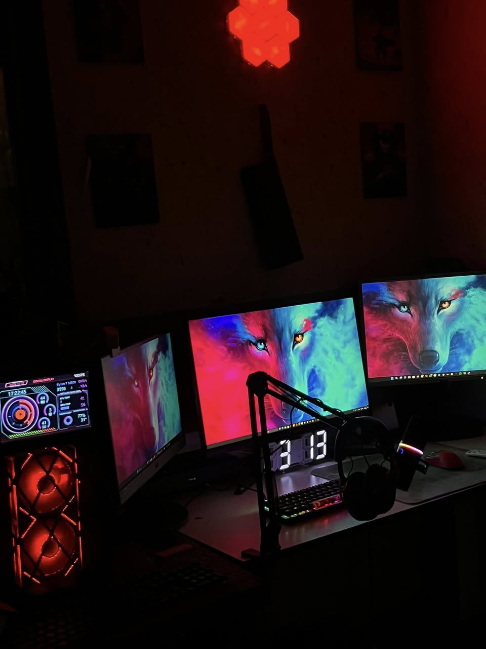 PC GAMING FOR SALE
مواصفات الكيس
CPU R 7 5800X 
GPU RTX 4070 SUPER MSI VENTUS 12G
COOLER DEEPCOOL 360ML RGB
M.B GIGABYTE X570 UD
RAM 2*8 16G 3600MHZ CORSAIR RGB
HARD1 M.2 1T
HARD2 SSD 512 G
PSU EVGA 750W
CASE SAMA 9 FAN RGB WITH LED MONITOR 
مواصفات الشاشات
MONITOR 1
ASUS
2560*1440 (2k)
SIZE 27
180HZ
IPS
MONITOR 2
HP
1080*1920 (FHD)
SIZE 22
60HZ
IPS
الملحقات 
1- UPS FARPER ONLINE 1KV
2- HEADSET ASTRO A50 GEN3
3- MOUSE ATTACK SHARK R3 SUPERLIGHT
4- KEYBOARD MADLIONS MAD 60 HE MAGNETIC SWITCH / RAPID TRIGGER  SNAP KEY
5- MOUSE BAD STEELSERES 3XL
6- NUROUM WEPCAM FHD 60HZ
7- MICROPHONE SOCODOX USP/XLR
8-  ساعة رقمية 
9- جوستك اكسبوكس احترافية 
10- سبيكرات
11- ستاند المايك
كل القطع مستخدمة استخدام قليل ونظيفة وانطي بيها ضمان وكراتين القطع كلها موجودة السعر 2650
مليونين و 650 وبيها مجال للشراي مكاني بغداد/


**إذا كنت صاحب هذا الإعلان وتريد حذفه لأي سبب، رجاءا أرسل رسالة إلى الدعم الفني**