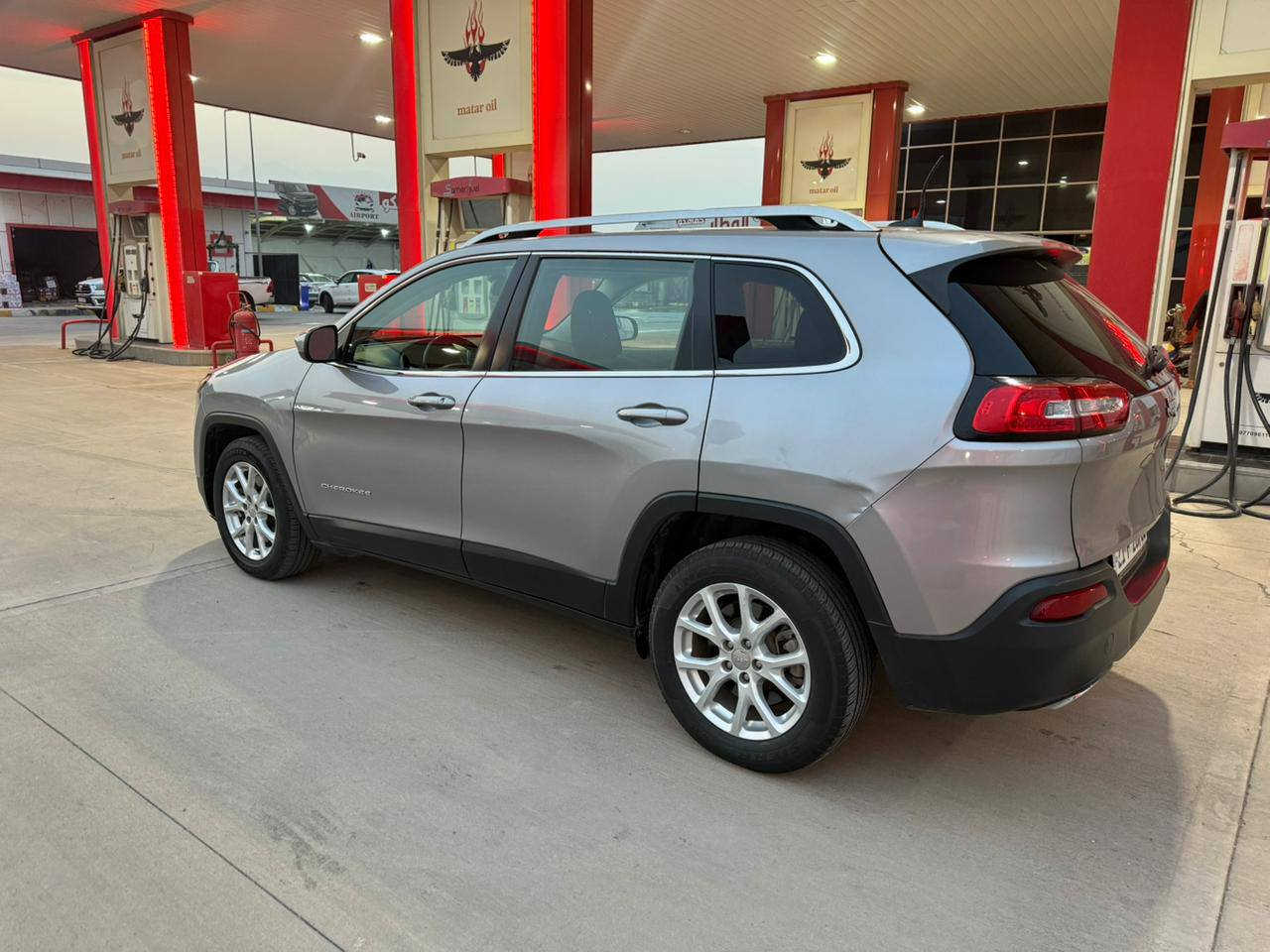 جيب شيروكي استيشن فول اتوماتيك كير محرك مامفتوح محرك 6 موديل 2018 جاملغ صبغ بدون داوخل  بدون ايرباك  سعر 120 ورقه   ***********
