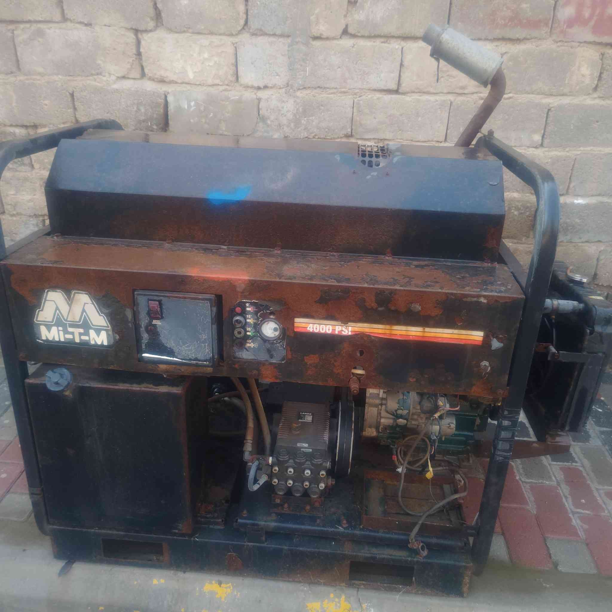 فاره غسل محرك لستر 2 بستم ضقط 4000 صلف بويلر تدفئة ماء ديزل ماركة كارجر امريكي والضاقطة ايطالي سعر 5 مليون تخدمة يتصل 
*********** موجود توصيل
