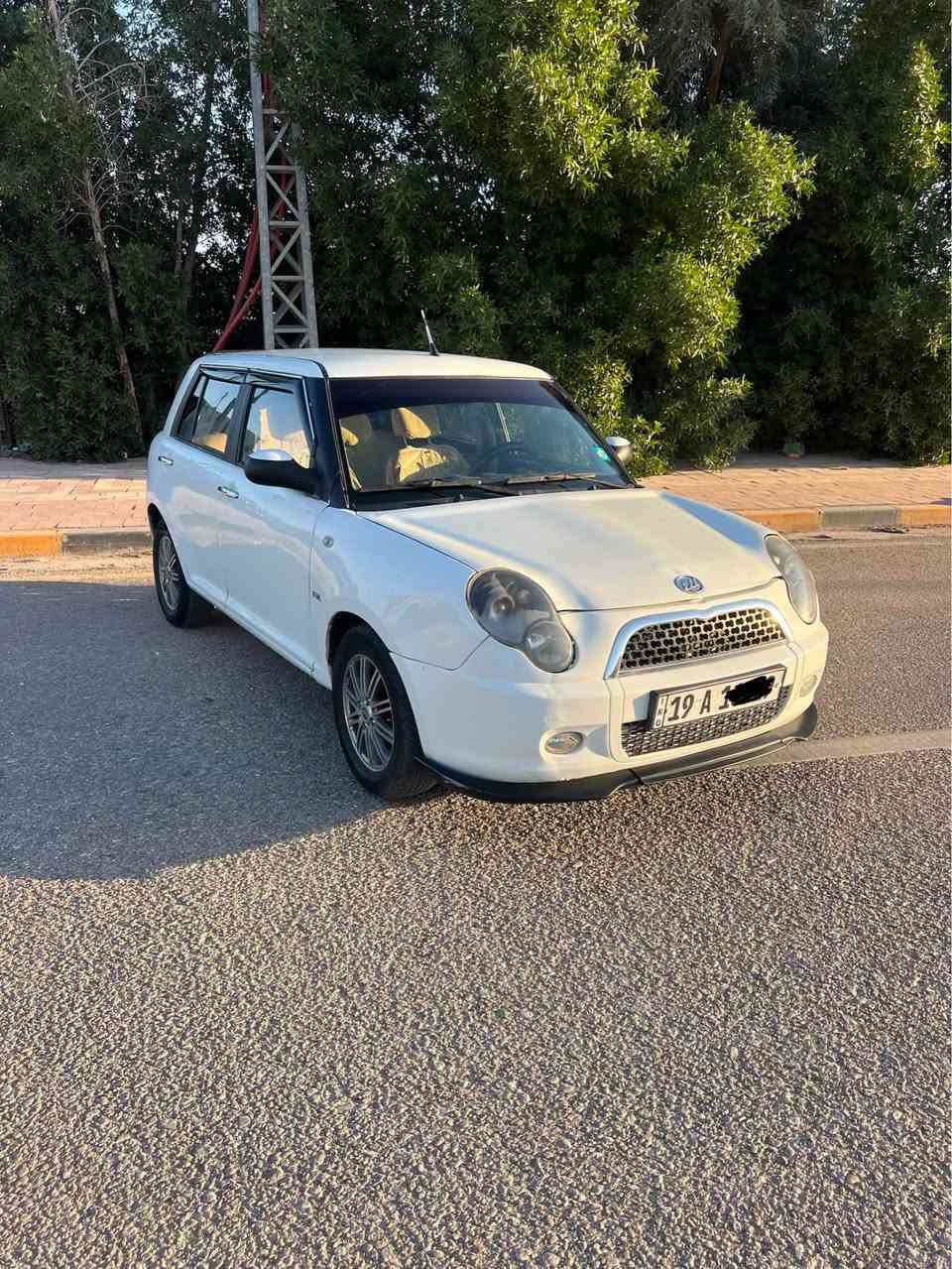 السلام عليكم 
ليفان ٣٢٠ موديل ٢٠١٣ رقم كربلاء انكليزي باسمي
سنويه ل٢٠٣٠ هزه ماساقطه بيها جاملغات اماميه مبدله
وبيها الهلالات الخلفيه صبغ كير وحداديه ومشط وبور جدد
محرك بي تبخير قليل لايتات عالي ناصي زنون عدسات احمر 
السعر ٣٥ وبيها مجال قليل مكاني نجف للاستفسار *********** النجف, العراق
