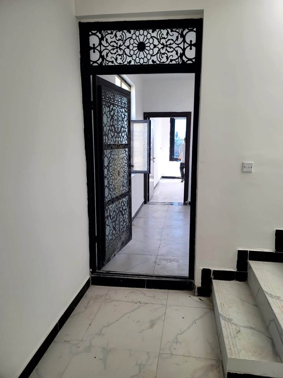 عمارة تجارية ركن للبيع
( عمارة اكد )
تقع في بغداد - شارع مستشفى الطفل المركزي
المساحة 107 متر 
تحتوي على 7 شقق ومحلات تجارية عدد 2
واردها الشهري 5 مليون وربع ( 5,250,000) دينار عراقي 
للاستفسار الاتصال
***********
***********
***********
