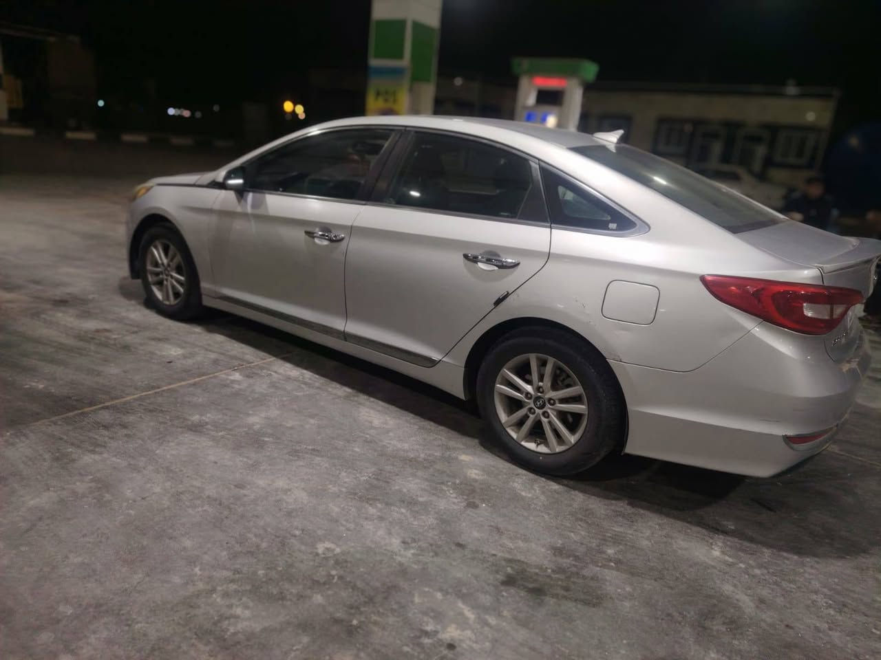 السلام عليكم سوناتا وارد امريكي 2015 بسمي شخصيآ ضرر بنيد أمبدل أصلي وشويه من الجاملخ 
الأمامي بي صبغ قليل والباقي كفاله سياره جاهزه من مكينه وكير وتبريد ثلج الأستفسار على هذا الرقم *********** السعر 112وبيه مجال
