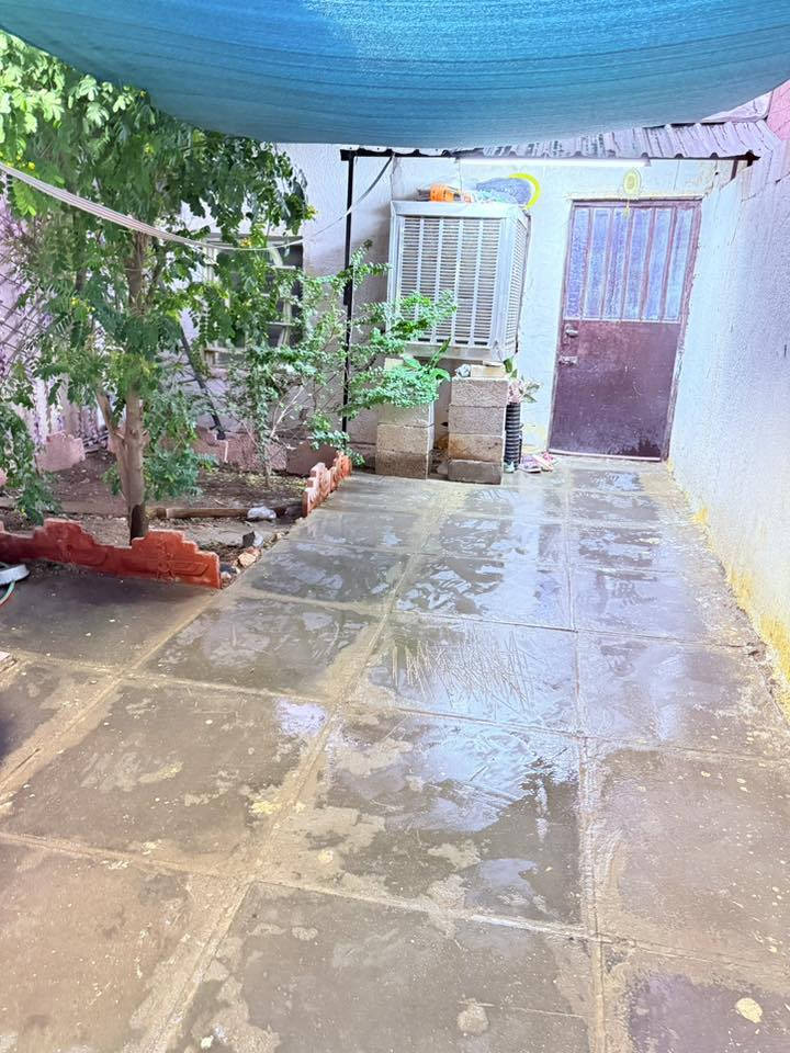 بيت تجاوز للبيع  الحبيبية قرب الجوبه والملعب مال المدينة الدولي مساحتة 100 متر طابق واحد سندويج وسقف ثانوي بورك وخشب عازل  المحتويات 3 غرف وحده صغيره واستقبال وغرفه نوم وحمام ومطبخ سيراميك وترك خلفي الارض بورسلين مع طرمة كبيرة ابيع مع الاغراض او بدون اي استفسار  على الرقم
 ‭0770 965 5845‬
