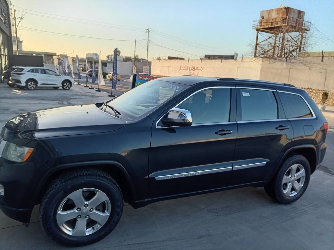 Jeep 2011
كاتبلك تفاصيل بالكامل بالمنشور ول سونار بالمنشور
جيب لاريدو 2011
رقم اربيل 
بأسمي بيها كوبون بنزين 
ضررها دعاميه وربع البنيد صبغ وبيها شويه بارد اباب الوره يعني بيها مكنات بارد  مثل ماموضح بلسونار 
كير ومكينه مكفول المكينه مبدل بيها براد مال دهن وعليها ايدامه لمحرك 
 السياره عليها ايدامه من خارج وداخل ومكينه  السياره احله من الصوره   كلش نضيفا  
تخم تاير جديد تبريد ثلج شركه قطعتين تبريد  السياره
مواصفات اللاريدو المعروفة
بصمة تشغل
بصمةابواب
بصمة دخول
كامرة دواره 
شاشة 
مثبت سرعه تحكم ستيرن 
دفع خلفي 
سيارة نظيفة  
مكان السيارة موصل ايسر حي القدس
 رقم صاحب السياره 
السعر خاص او انتصل 
***********
***********
