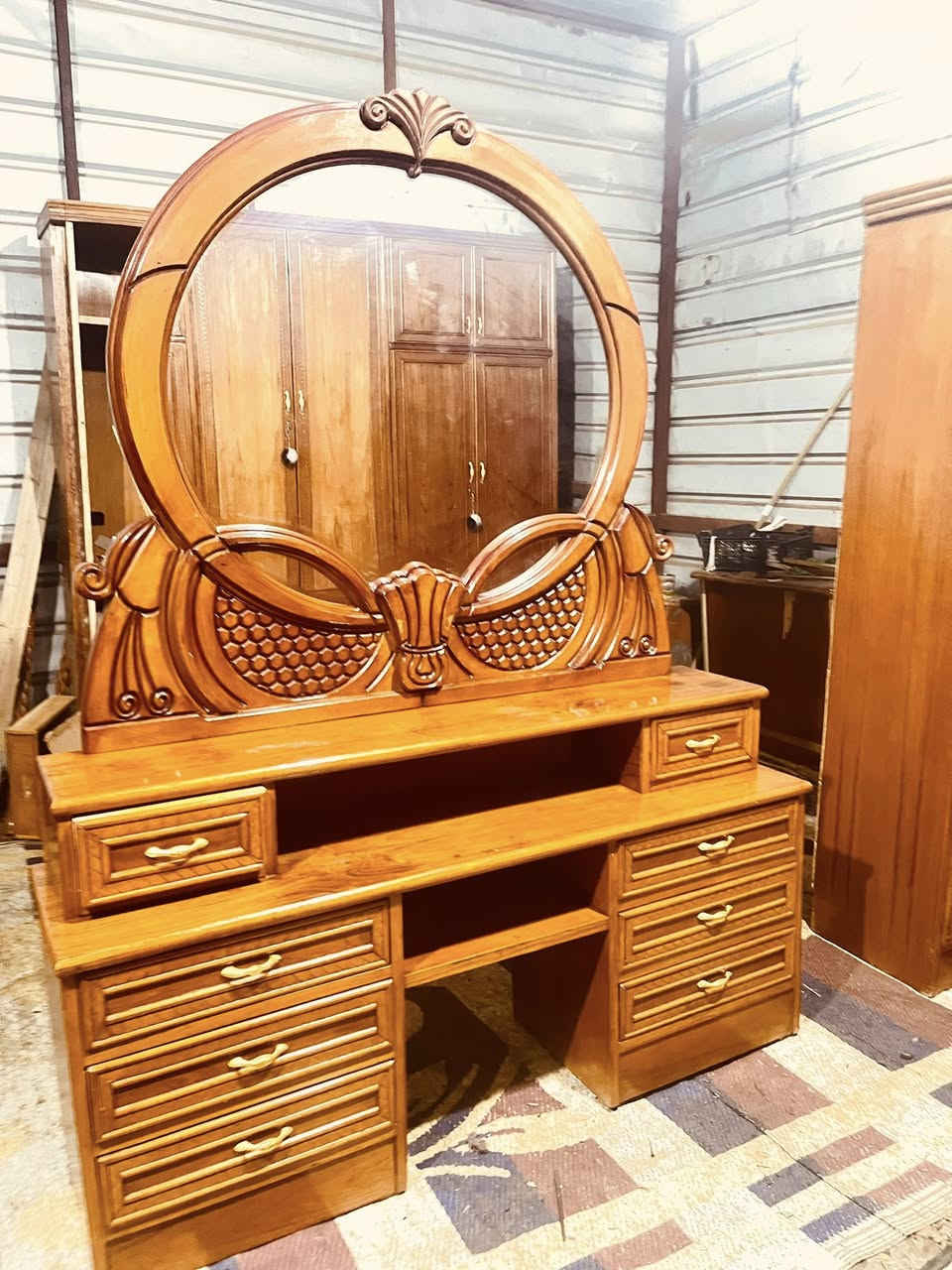 غرفه اخشاب للبيع ست ابواب ملحق صاج نضيف نقص زاويه مثل مموضح بصوره السعر 650 الاتصال على الرقم *********** بغداد متواجد واتساب وعندي توصيل بكروه
