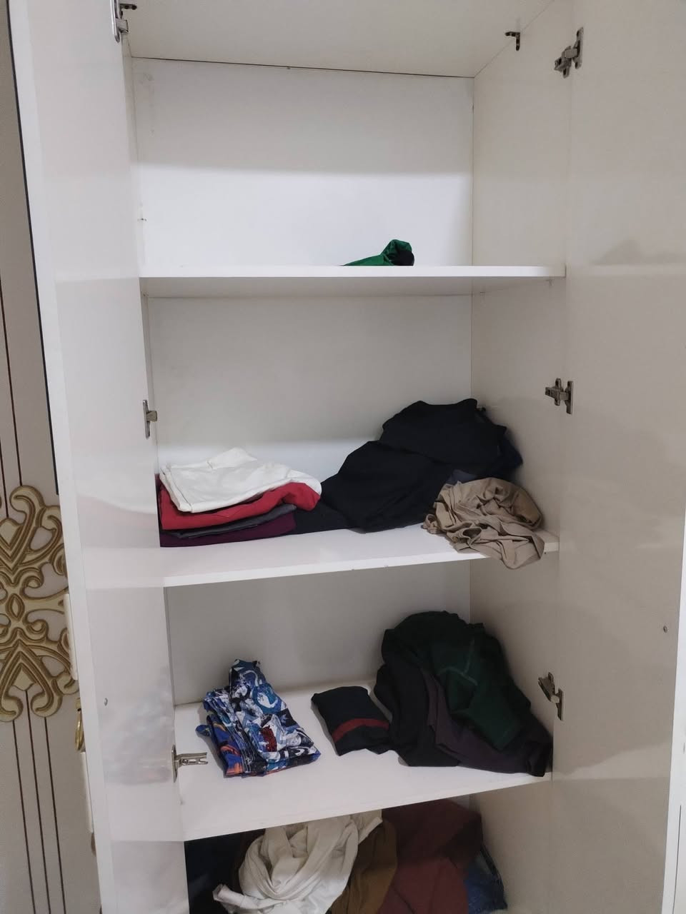 السلام عليكم عندي غرفه نوم البيع عرفه حلوه مكانهه كاضميه الطي سهرهه ٣٥٠ بيع مستعجل اليحب يتواصل بس علي هاذا الرقم *********** وتساب وخاص بس ويه الكنتور ملحق مشاده
