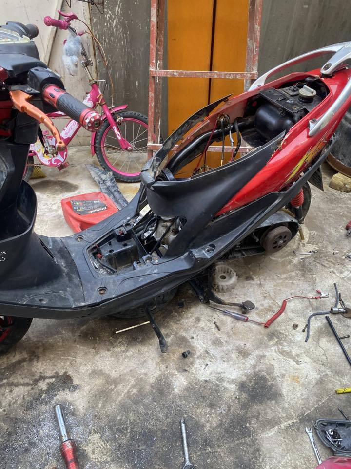 السلام عليكم ماكس عدله للبيع كوم حديد شغاله بس ادخن غراضهه كلهه كامله كفرات ترايش كلشي كامل للبيع السعر 275 وبيهه مجال قليل للشراي مكاني البصره القبله هـ/***********
