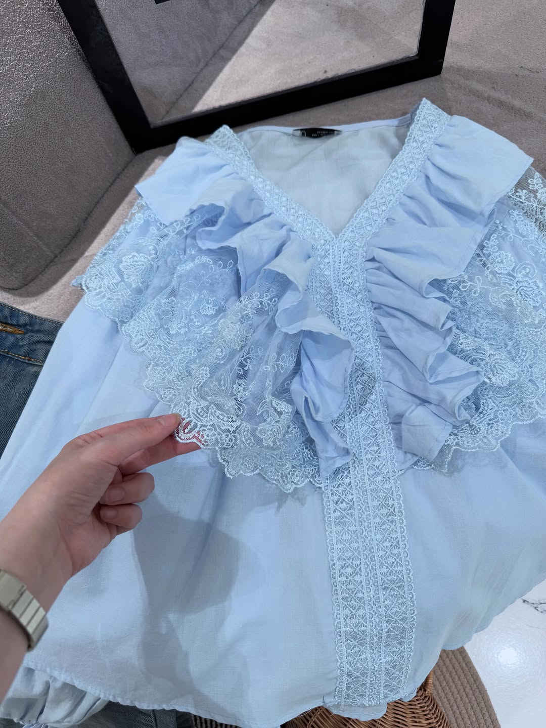 ⁨	⁨	قميص بتصميم دانتيل  كوالتي عالي 💕
 متوفر ب 4 الوان 🛍️
قياسات 36-44✨
 طول القميص 60cm✨
بنطرون كيلوت طول كامل 
قياسات 36-46
#اكسبلور_فولو #اكسبلور_explore #اكسبلورر #اكسبلور_ضيفونا #اكسبلور_العراق_السعوديه_الاردن_ايران_الكويت_طق_لايكات_كومنت_يلاا💙⁩⁩


**إذا كنت صاحب هذا الإعلان وتريد حذفه لأي سبب، رجاءا أرسل رسالة إلى الدعم الفني**