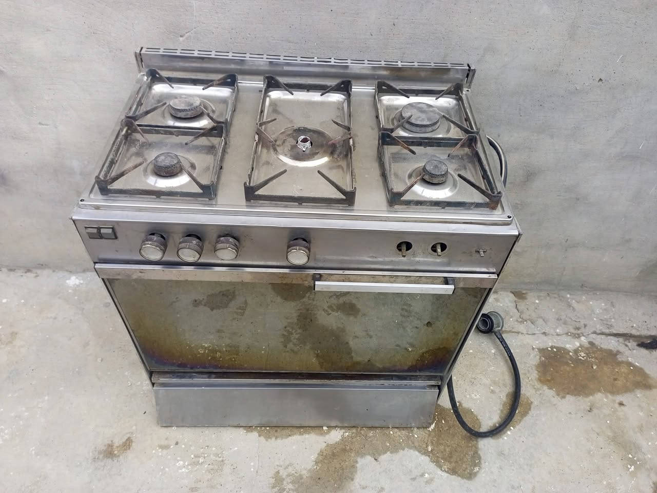 غراض للبيع طباخ 40 قنفات 45 ميزان 35 للاستفسار خابر ع رقم ***********
