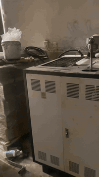 ماكنه كوب سفري شغاله كامله للبيع مع بعض الملحقات والرول السعر ٣٠ورقه وبيه مجال للاستفسار ***********
