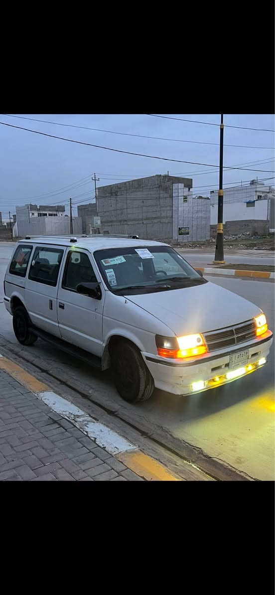 كرسلر ٧راكب رقم كركوك مشروع سنوية مو ساقط دفتر بنزين موجود محرك كامري سيارة مصبوغة لجمالية داخل سيارة دوشمة جديد كهربائي كلة شغال منظومة تبريد كلة موجود بس ماعرف ليش ميشتغل تاير و باترى جديد صدر جديد سيارة بدون نقص 
للبيع او مراوسة حسب قناعة 
سعر ٤٠ و مجال 
عنوان كركوك شوراو 
***********واتس 
*********** كركوك, العراق
