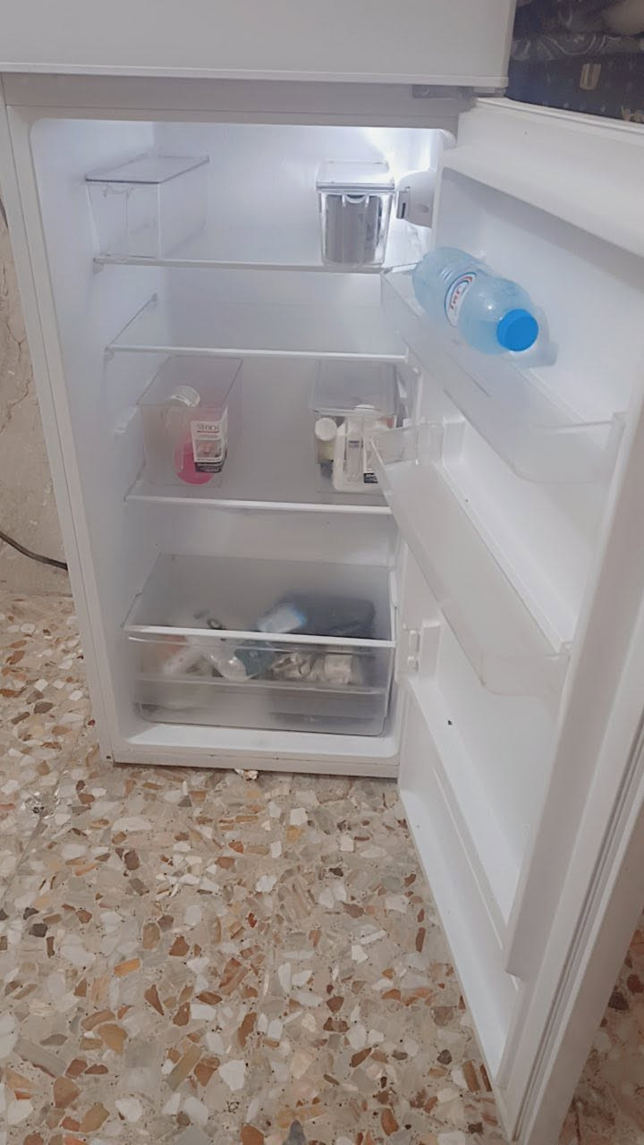 ثلاجه للبيع جديده ستعمال شهر  نضيفه كلش 
السعر ب225 وبيهه مجال بصيط


**إذا كنت صاحب هذا الإعلان وتريد حذفه لأي سبب، رجاءا أرسل رسالة إلى الدعم الفني**