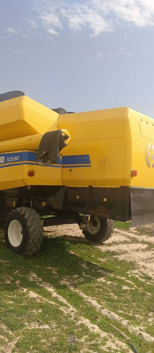 حاصده نيوهولند TC5.80 موديل 2019 للاستفسار اتصل *********** مكان الحاصده سامراء الخط السريع
