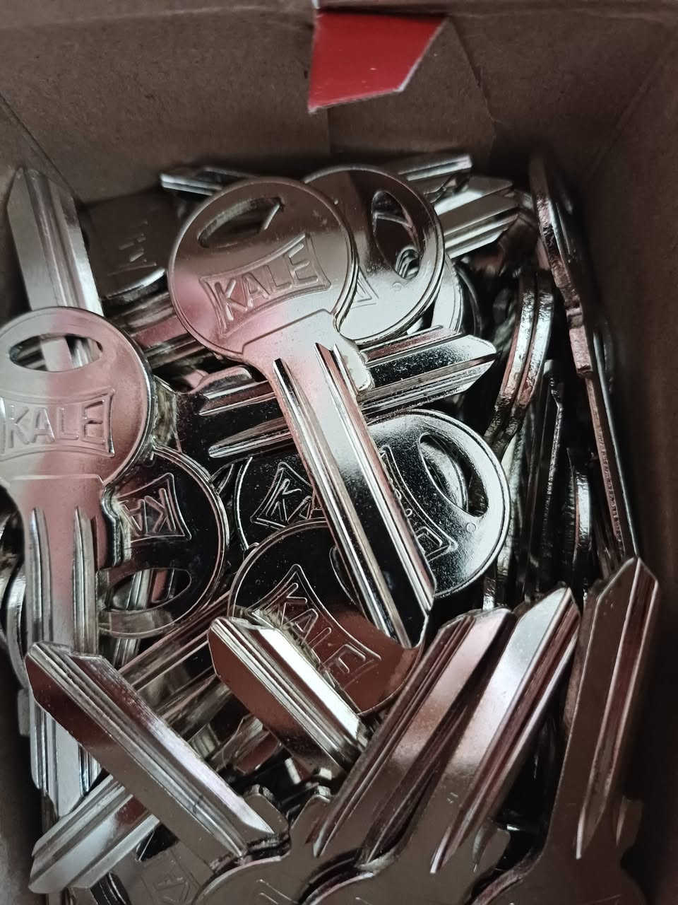 🔑 إياد البصراوي للكيلونات والمفاتيح
✅ البيع بالجملة والمفرد
أسعار مناسبة وجودة مضمونة وخدمة توصيل سريعة.
للاستفسار❗️❗️وتساب(***********)
العنوان ❗️❗️النجف شارع المدينة عامود ٤١
