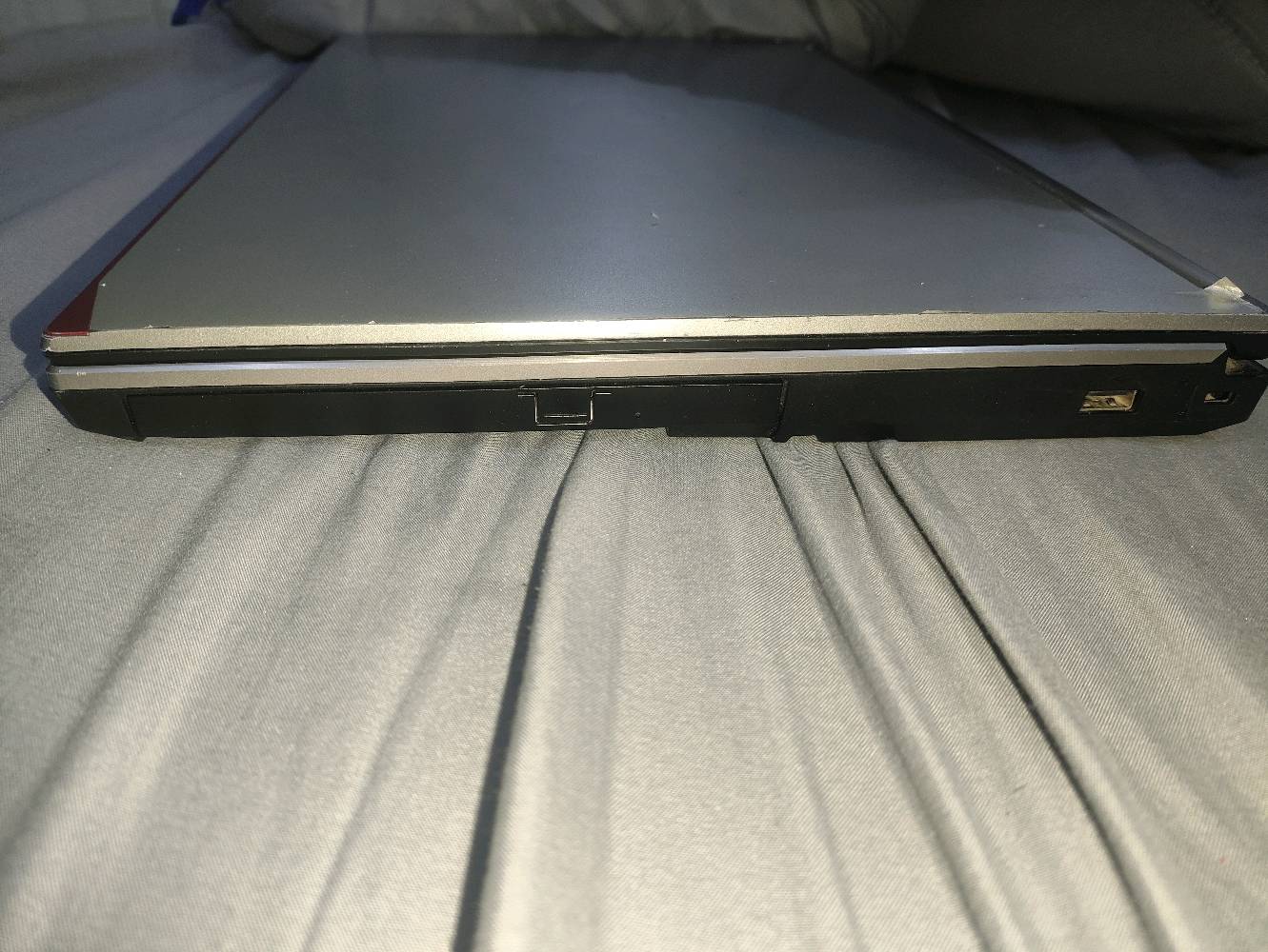 لابتوب ياباني باله

معالج كور اي 5 جيل 6

كارت شاشة خارجي انفيديه 2 كيكه

کارت شاشة داخلي 8 كيكه

رام 16

هارد 512

منصب عليه لعبه 5 gta مع موداد كرافكس وسيارات واقعيه

لعبه فار كراي 4

لعبه بيس 17 سعر 300 وبي مجال ابي الخصيب عويسيان 
ما هو موديل اللابتوب بالتحديد؟: 
باله ياباني
أين موقعك لعرض اللابتوب؟: 
الي الخصيب عويسيان 
هل الشاحن وكافة الملحقات الأصلية متوفرة؟: 
نعم مع يد تحكم للعاب جوستك 
ما هي حالة البطارية حالياً؟: 
جيده عند لعب العاب يجب توصيله بلمحوله للداء الفضل 