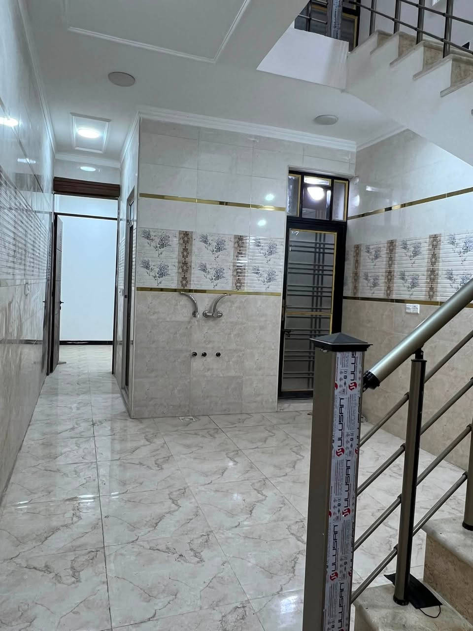 بيت للبيع زيرو مساحة 60 متر
العنوان حي القاهرة بظهر تانكي مي قاهرة📍
يحتوي على صالة مطبخ خدمات غرفة نوم
طابق الثاني غرفتين نوم مع الخدمات 

للاستفسار: ***********☎️
