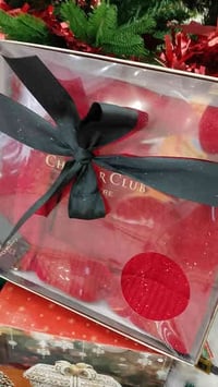 بكج شتائي • سكارف وكفوف • لون أحمر