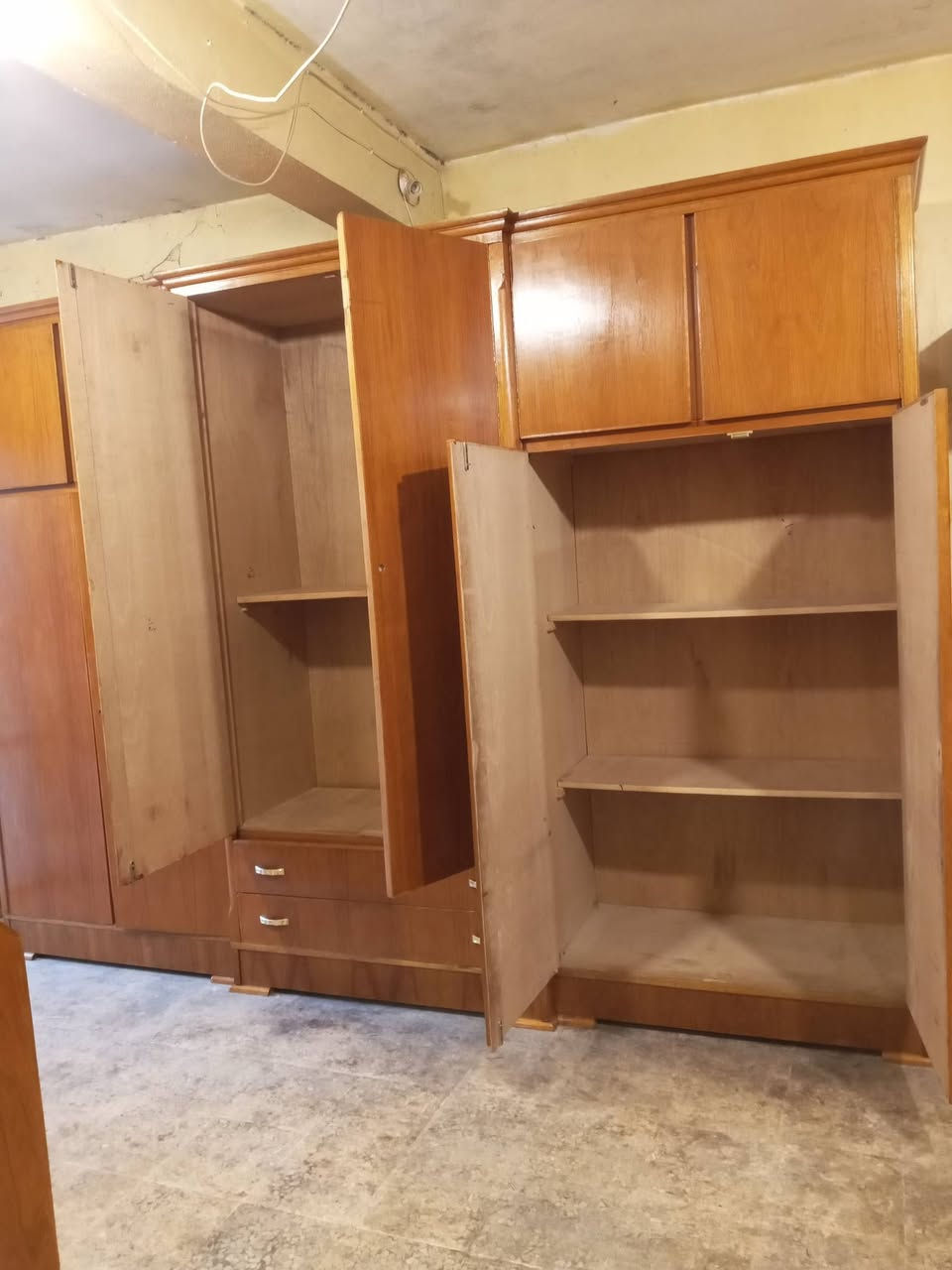 كنتور 6 باب ملحق دنك شغل ثقيل نضيف حيل العنوان حي الحدباء خلف مرطبات البحرين  ت***********
