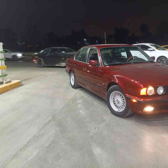 السلام عليكم بي ام 252سيارة جاهزة كيرمحرك صدر تخم تاير معايزهه شي غرفه جديدة فول مواصفات مصبوغه عام بدون حادث وعندي صور قبل الصبغ موديل90كيرمحرك بلجيس السعر58والله بس الغرفه بمليونين وربع اشتريتهه *********** بغداد
