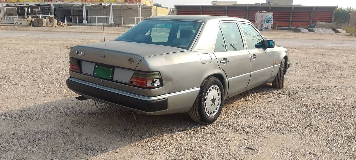 السلام عليكم مارسدس دب بلادي كير ومحرك بلباكيت كهربائيات كلها شغاله صدر امامي خلفي  جديد كابون بنزين كهربائياتها كلها شغاله سياره ماتصرف عليها دينار رقم نينوى شرط الوكاله والتحويل ايمت متريد كير توماتيك طخم تاير جديد كل شي شغال بيها الرقم ***********. السعر 33وبيها مجال
