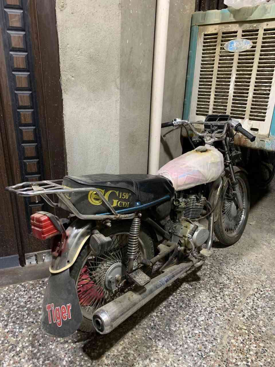 سلام عليكم ايرانية 4 كير للبيع دراجة متروكة بس تشتغل يرادلها تجفيت كهربائيات شغالة بيها نقوصات بصيطة ب200 و بيها مجال بسيط مكاني الغزالية
***********
بي بس واتس عندي نت 24 ساعة
