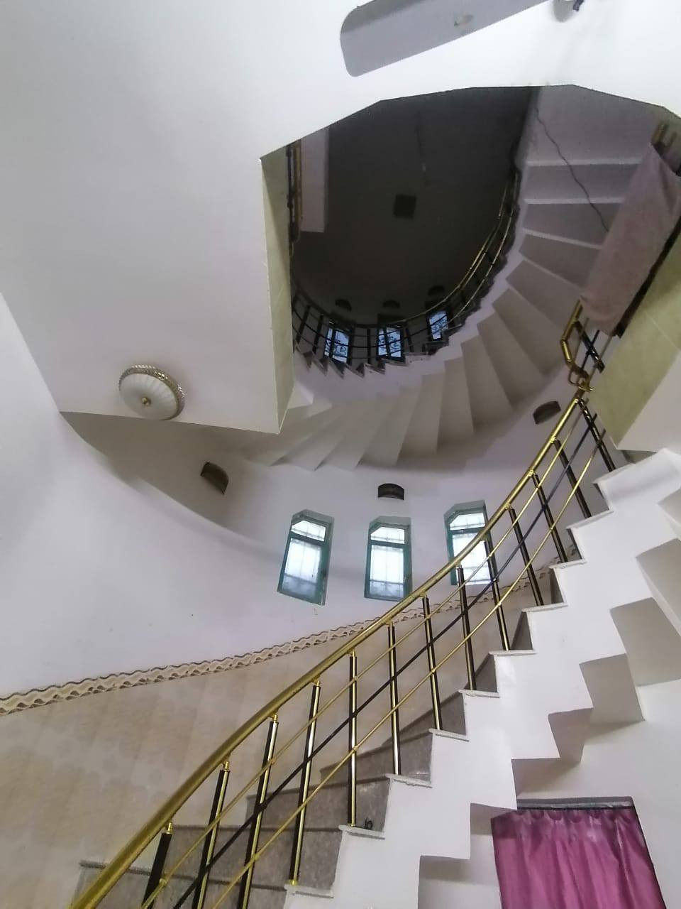 بيت للبيع
٢٠٠متر...منطقه حي الزهور. بناء 2015.مقابيله ساحه كبيره 
قرب المدارس الصينيه السعر ١٧٠
***********للاتصال
