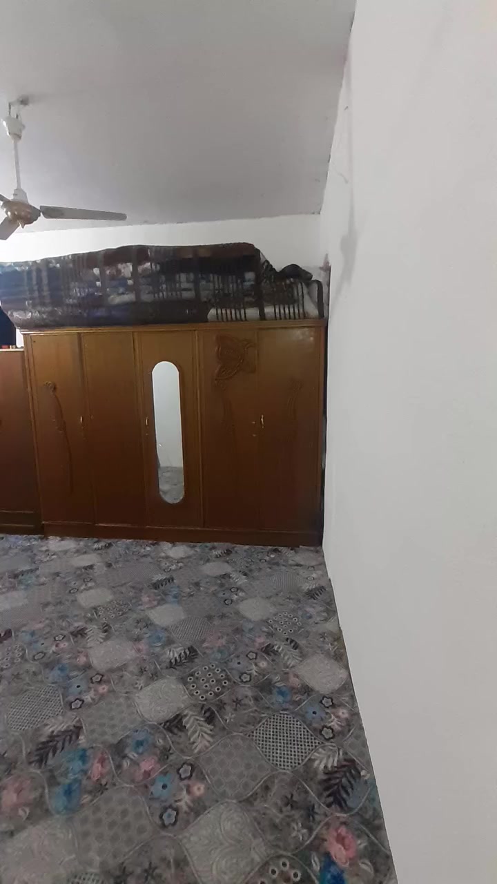 دار طابقين للبيع المساحة ١٠٠ الواجه ٥ النزال ٢٠ في حي الفارس قرب محطة الفارس  السعر ١٥٠ مليون.
***********
