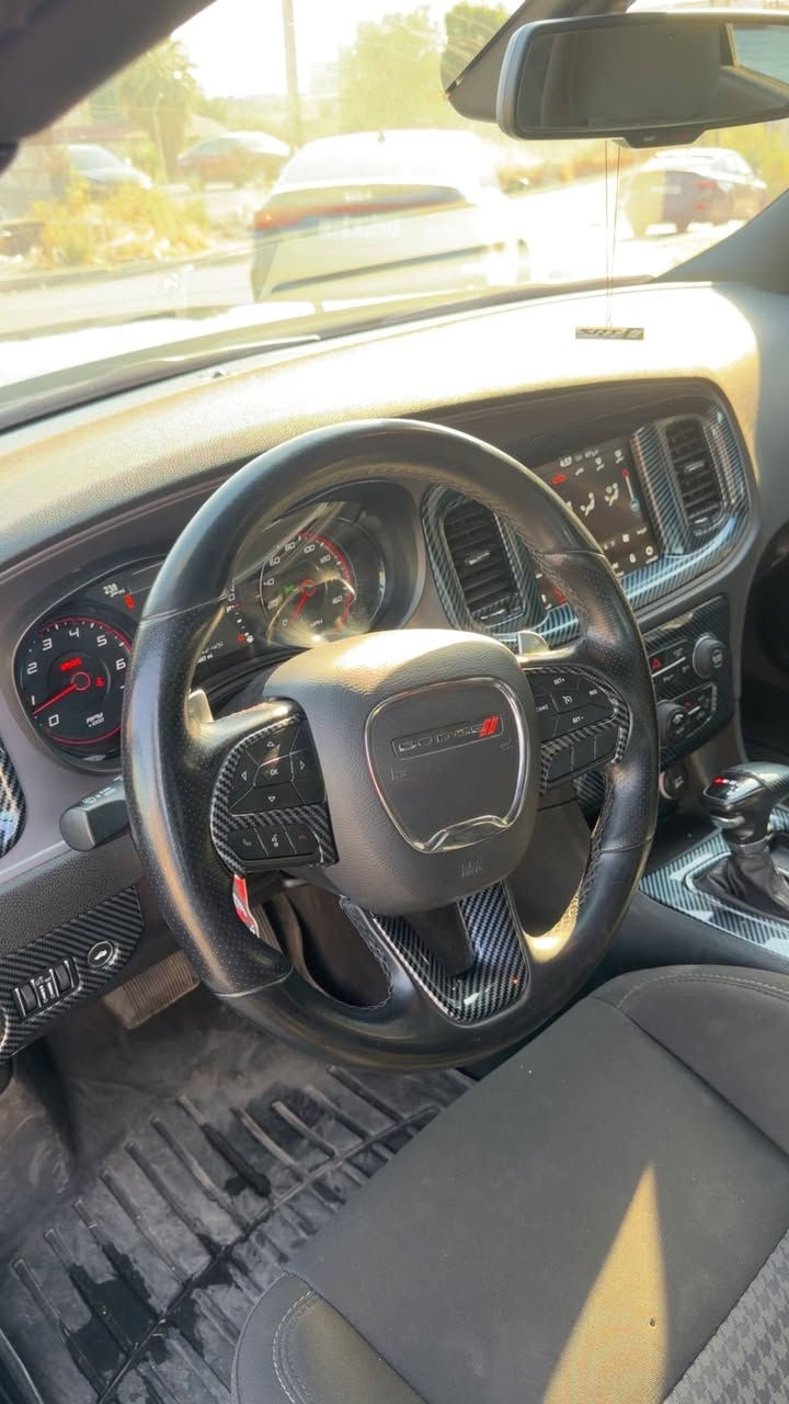جارجر RT موديل 2023
محرك V8 5700cc
النداء الاخير  بلاك أدشن
الممشى ; 49,000 ميل

الموصفات
1 - سستم صوت الباين
2 - شاشة كبيرة + GPS
3 - كامرة خلفية وحساسات 
4 - تحكم استيرن
5 - شفتات استيرن 
6 - كشنات تدفئة

رقم دهوك سنوية وهزة اصدار 2026
والسيارة باسمي شرط التحويل

الضرر ربع جاملغ خلفي جهة السايق بدون دواخل و ايرباك

السعر (255)

 للاتصال : ***********
