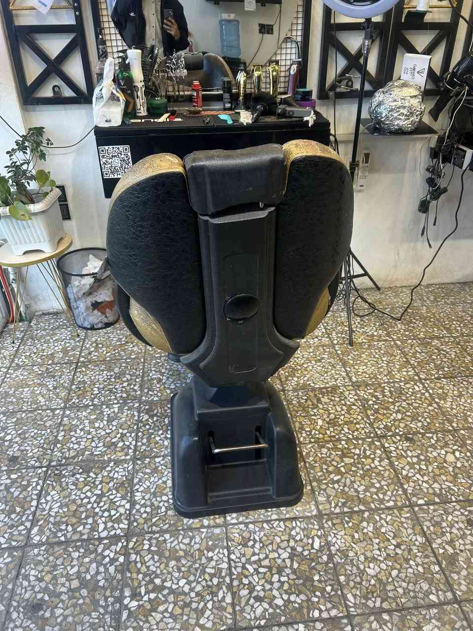 شباب كراسي حلاقه العدد اربعه
كل واحد وسعره اسعارهن مناسبه مكانينجف حي السلام 
***********
