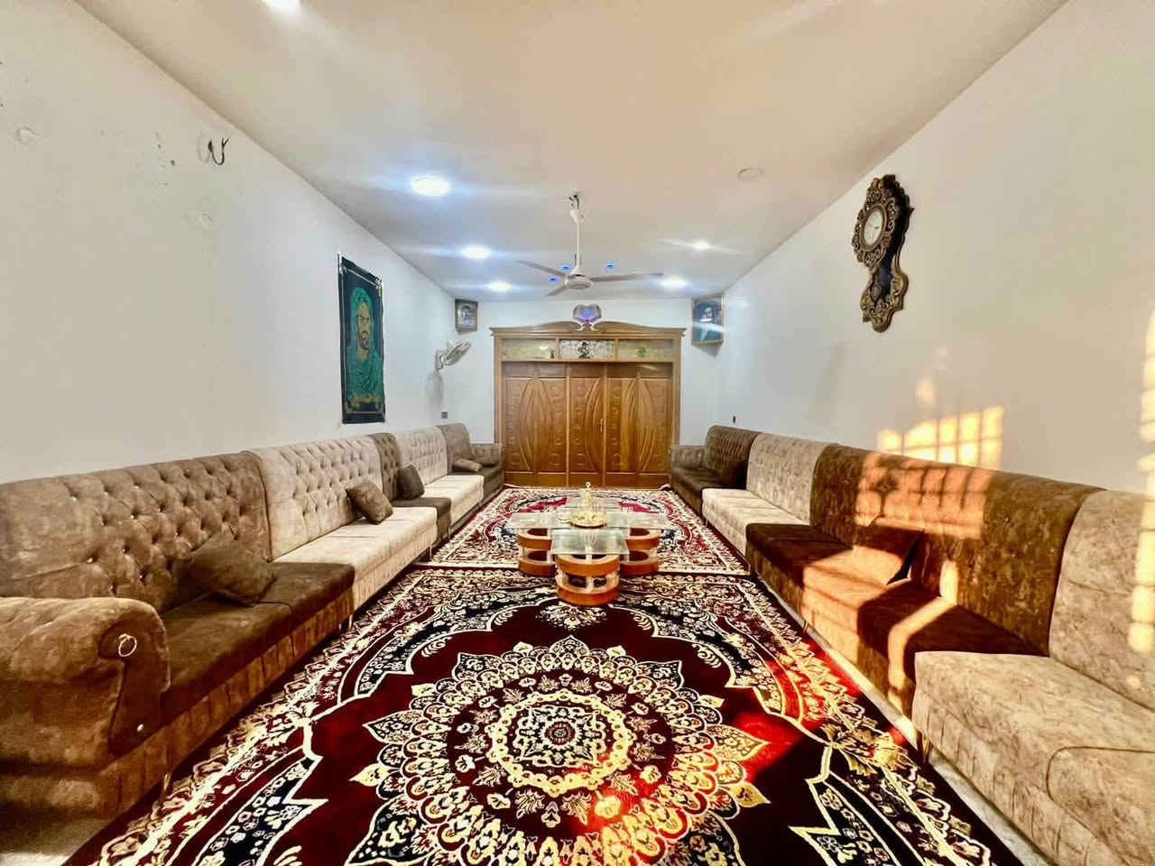 بيت180متر مربع طابقين فول فول  ***********حسين

#__مساحه_لبيت_180متر_مربع طابقين  كامل معايزه شيء بناء حديث درجه اوله
عنوان البيت) مقابل قرية الغدير عمود 276بشارع تضامن قرب مول شامل

#بيت_طابو_زراعي_سند25

بناء حديث
غير مسكون
بناء ممتاز جدا 

 تفاصيل لبيت غرفه عدد 4ستقبال صاله عدد 2صحيات عدد 3مطبخ منور سطح كراج مع حديقه داخل لكراج

***********وتساب النجف, العراق
