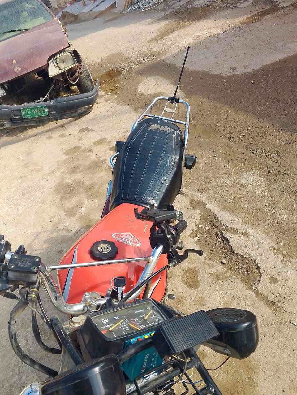 دراجه سيفان 20 للبيع
دراجه كلشي ما ناقصه 
سلف شغال 
دراجه مفوله 
كهربائي كله شغاله 
سعر 400بي مجال 
تكريت شارع الاربعين 
***********
