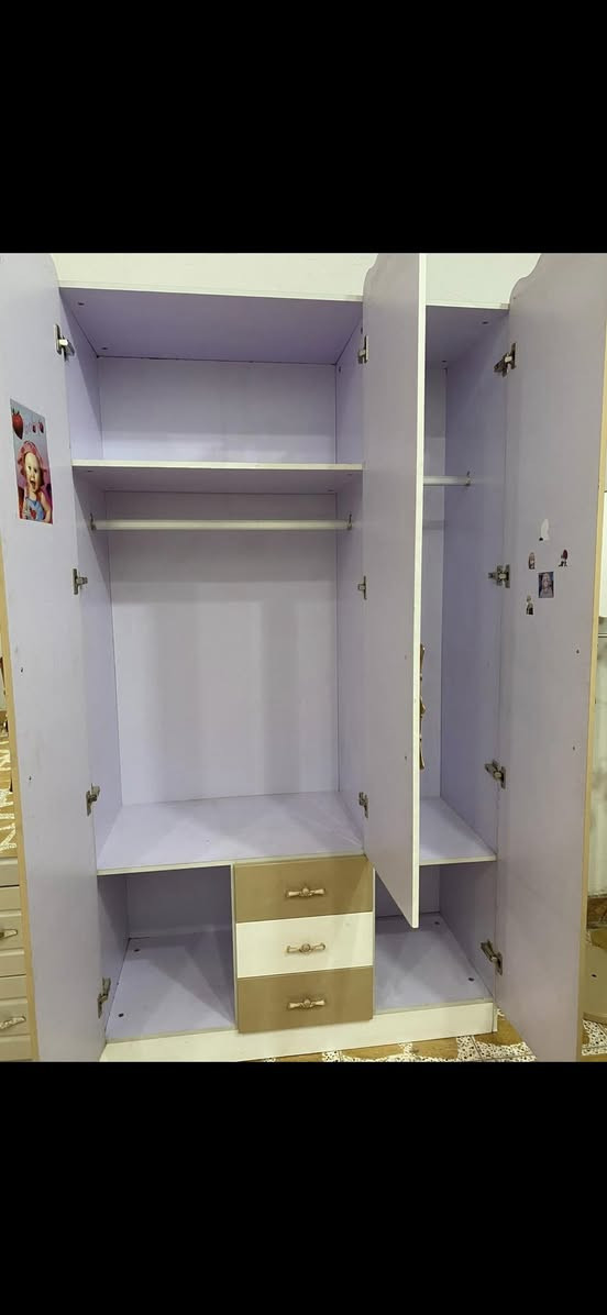 كنتور وميز مراية نظيفات جداً وخوش نوعية .. ينباعن اثنينهم معاً فقط 
ب ٢٥٠ الف


**إذا كنت صاحب هذا الإعلان وتريد حذفه لأي سبب، رجاءا أرسل رسالة إلى الدعم الفني**