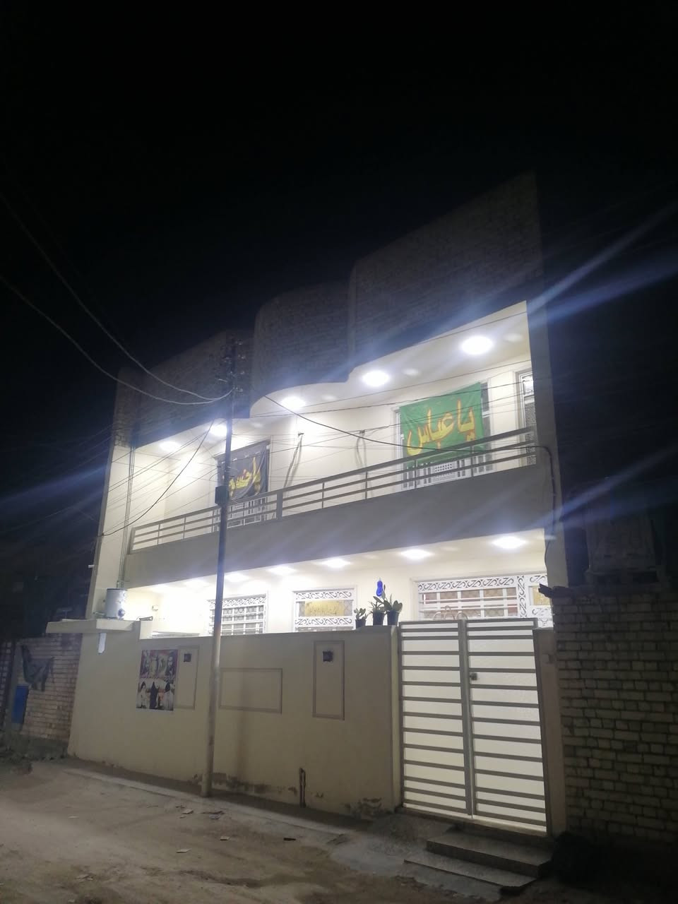 بيت مربع المساحة ١١٠ بالضباط الثانيه
بدايه المنطقه ثاني فرع على شارع عشرين
الاتصال ***********
