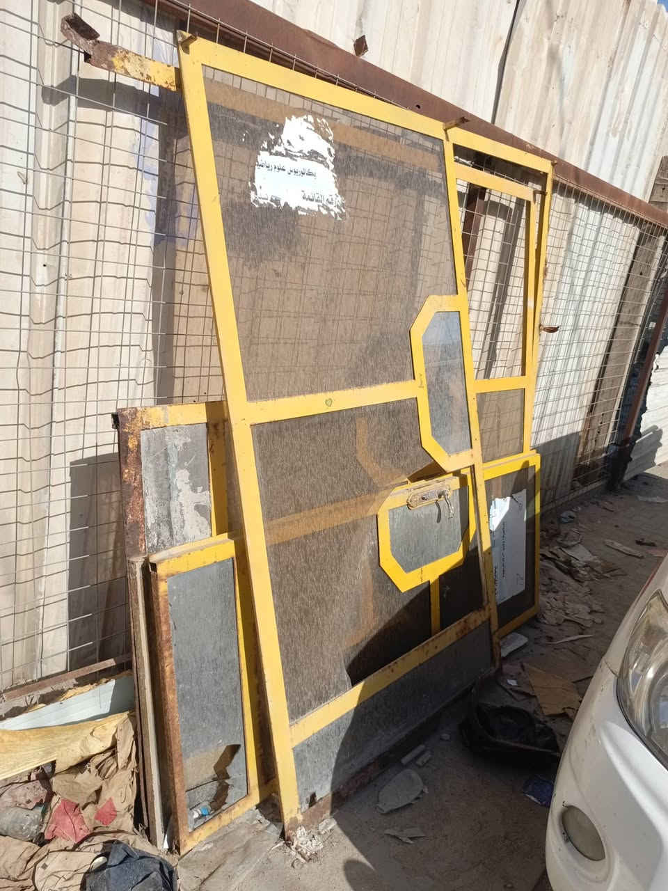 بيبان 2 للبيع  مال محلات  قياس الواحد مترين × مترين سعرهن 50 الف الشراي يتصل ***********
